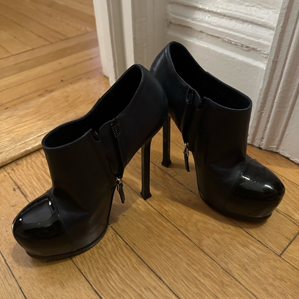 YSL NAVY LEATHER PUMPS